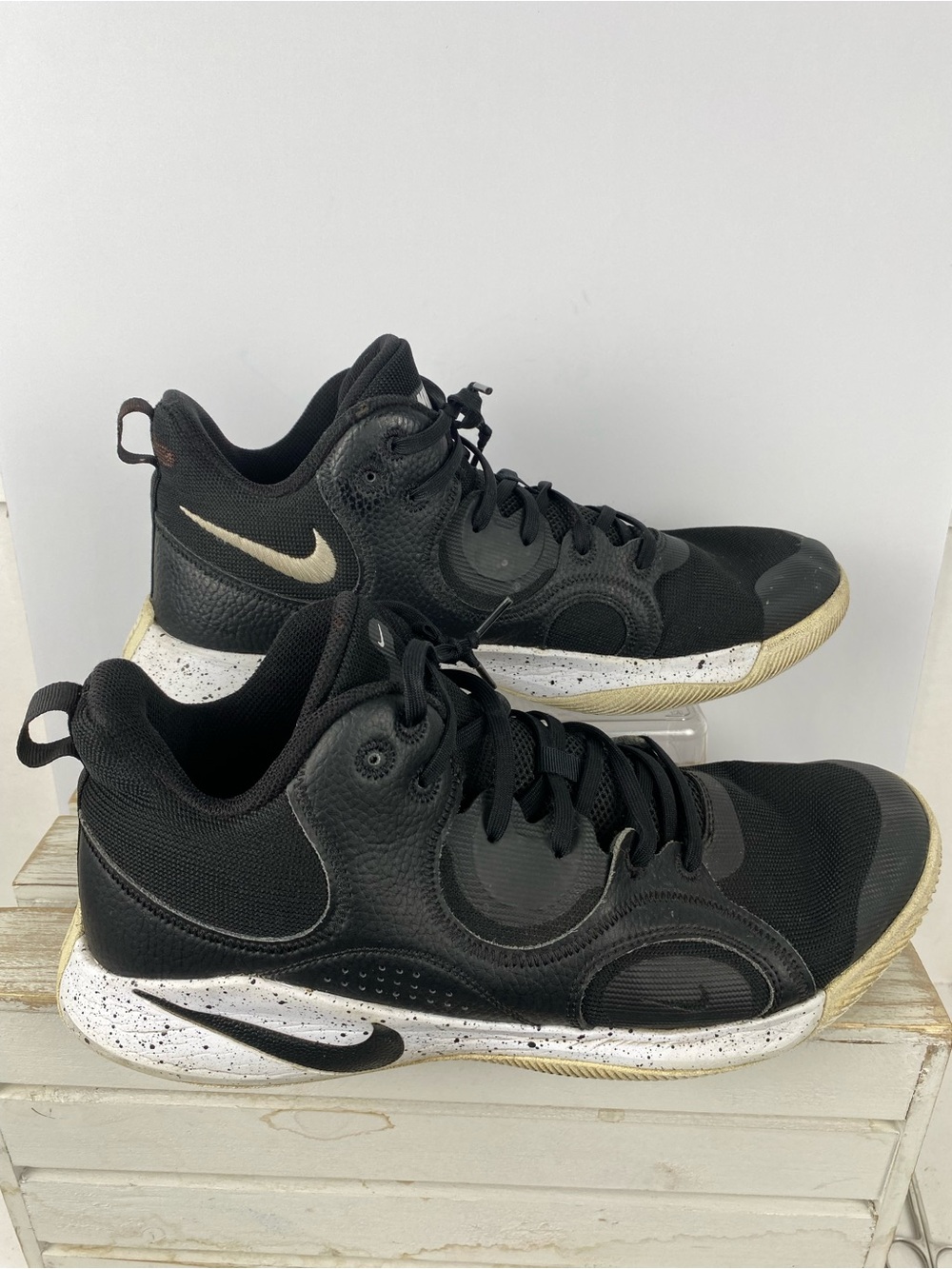 Nike Fly.By Mid 2 sneakers with a white speckled midsole Men’s size 12